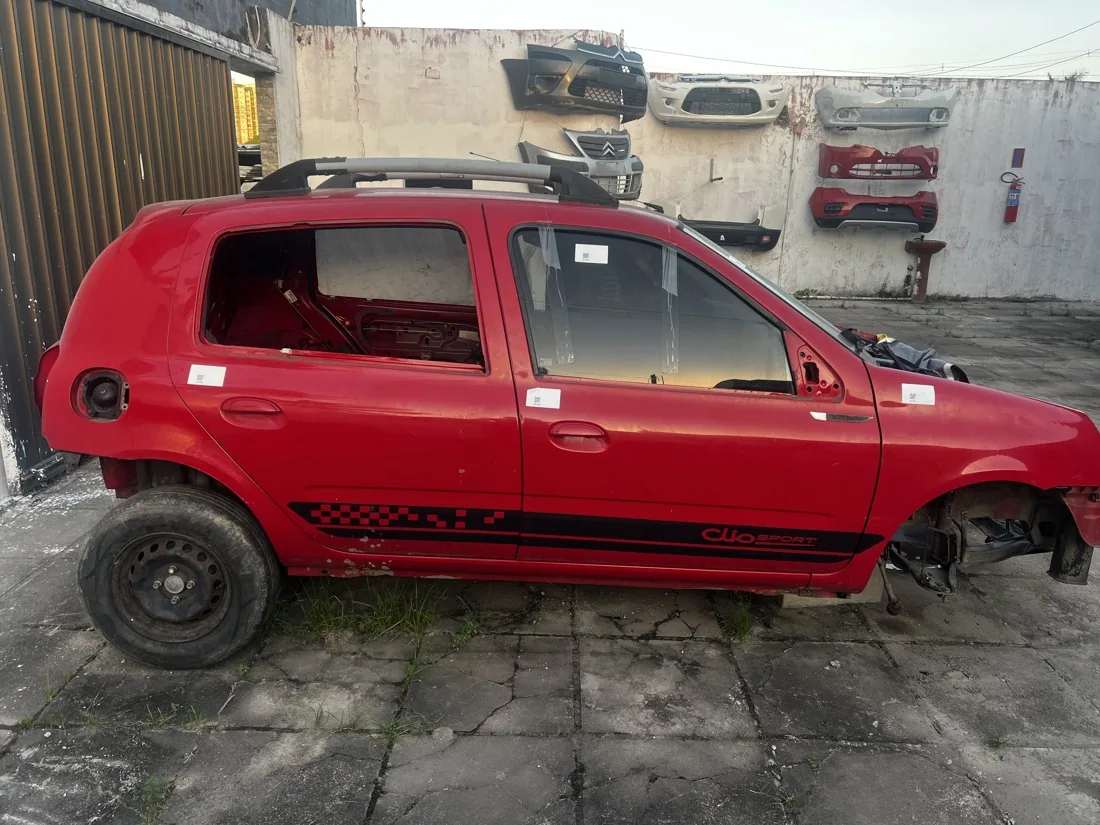 Sucata Renault CLIO HATCH na Recife Automotiva