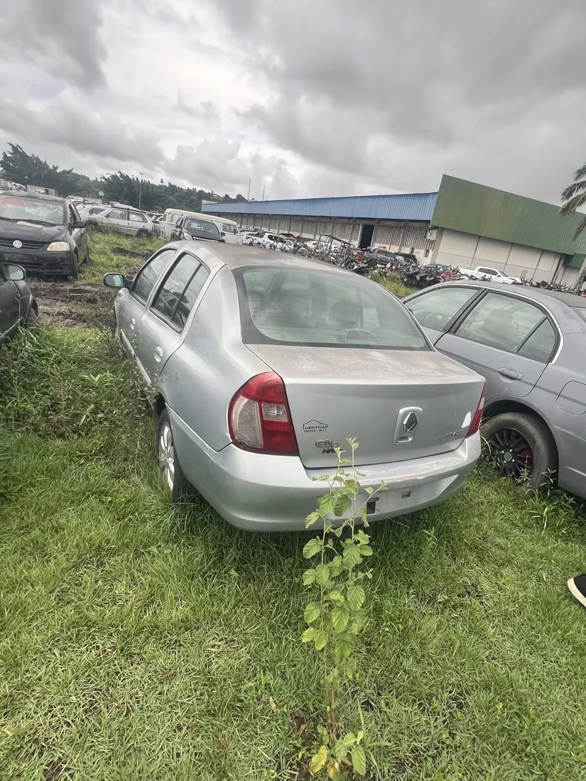 Sucata Renault CLIO SEDAN na Recife Automotiva