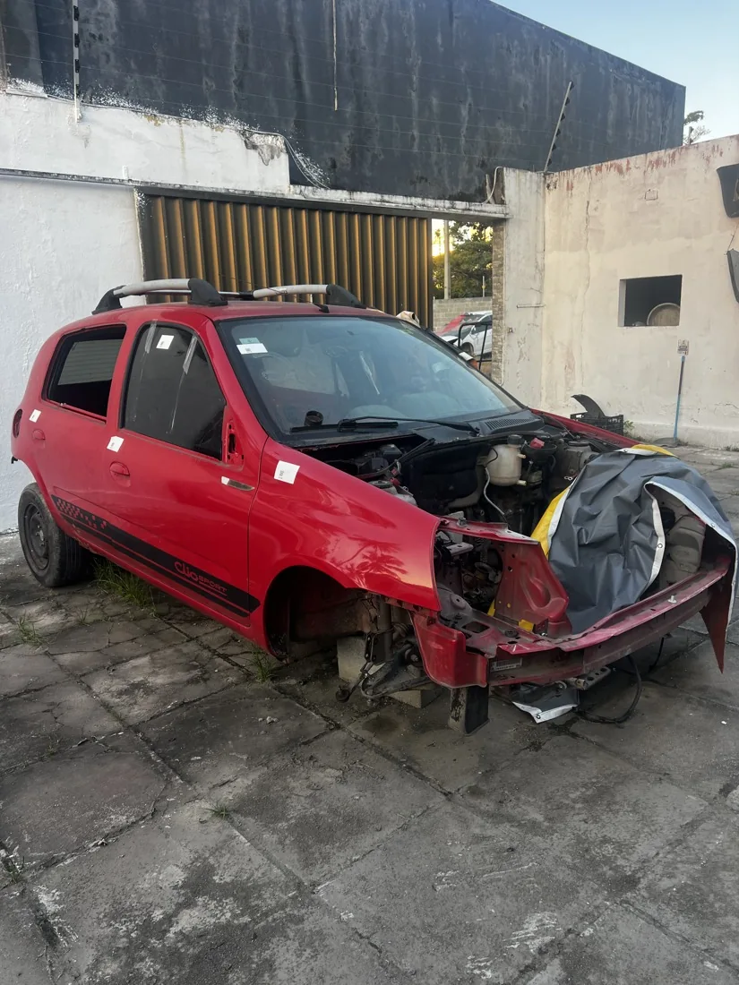 Sucata Renault CLIO HATCH na Recife Automotiva