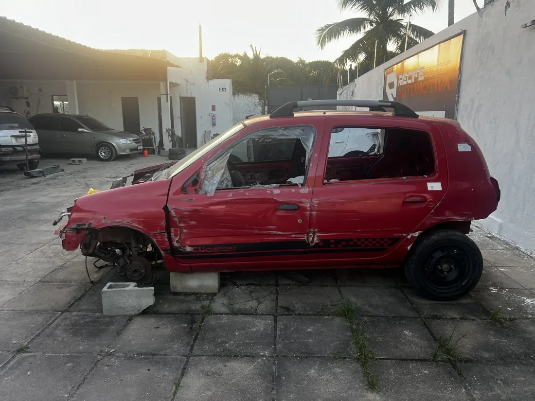 Sucata Renault CLIO HATCH na Recife Automotiva