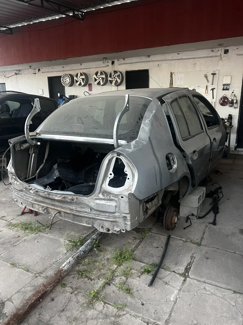 Sucata Renault CLIO SEDAN na Recife Automotiva
