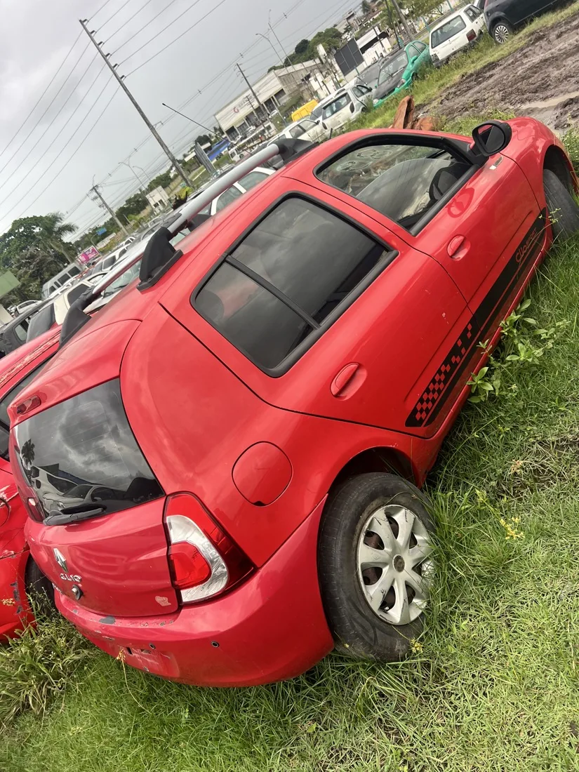 Sucata Renault CLIO HATCH na Recife Automotiva